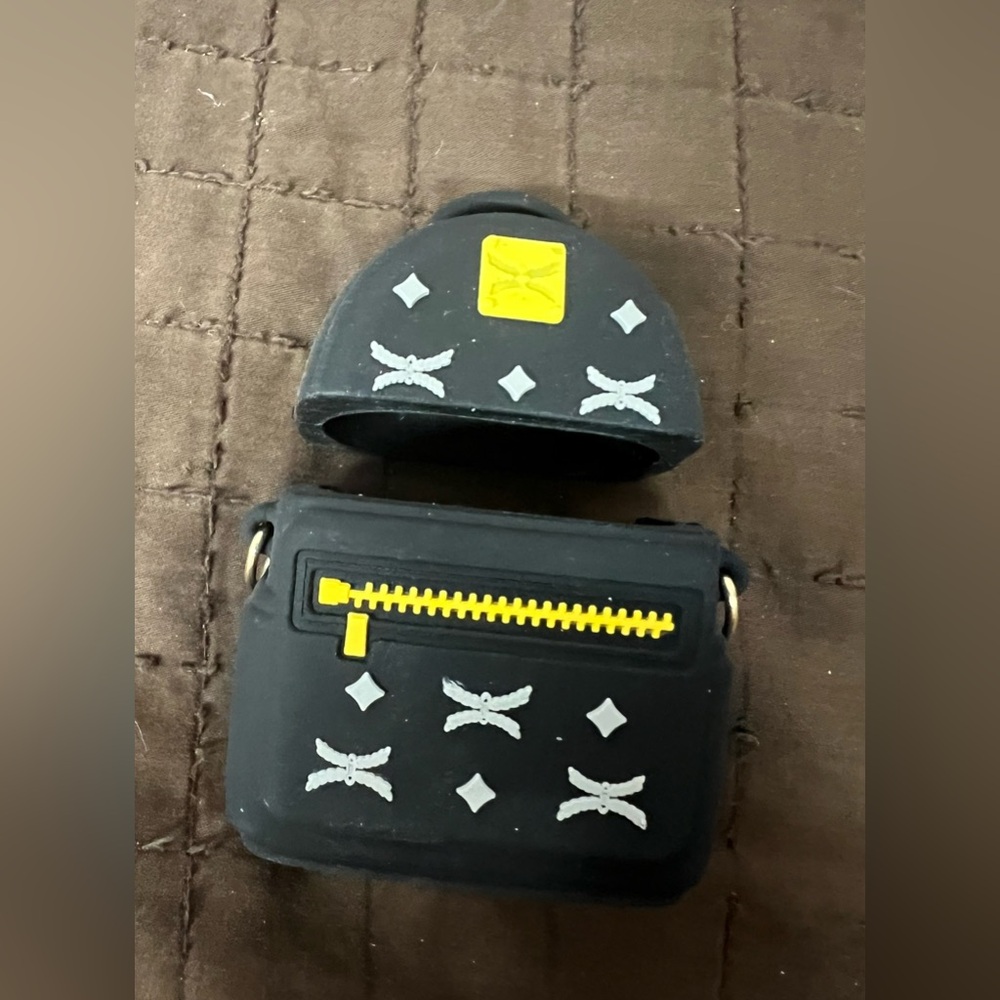 AirPods 1 or 2 case